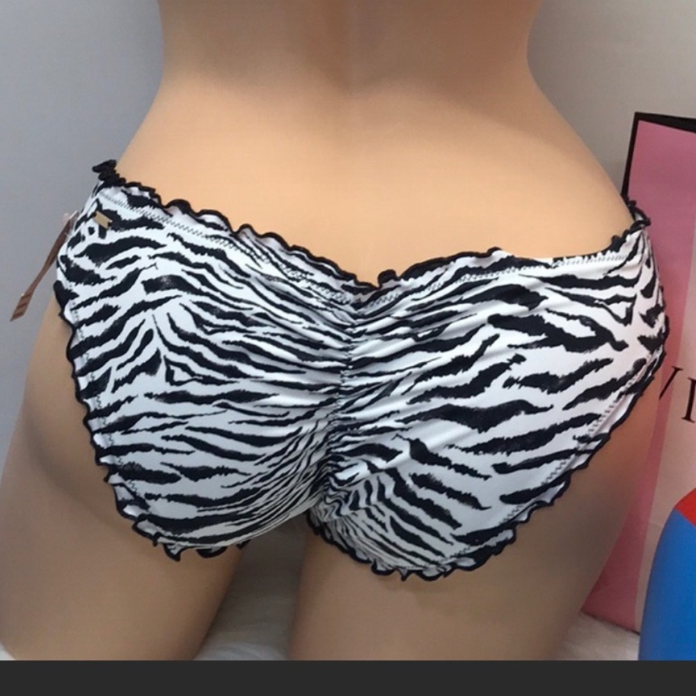 VS The ruffle cheeky bikini bottom- XS*